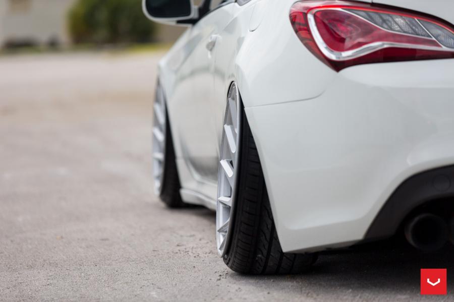 Детали экстерьера Hyundai Genesis on Vossen Wheels (VLE1) 2017 года  (фото 10 из 29)